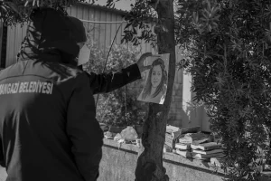 Emekli polisin eşi satırla dehşet saçtı! ‘Merdivenden düşüp öldü’ dedi: Gerçek kan dondurdu