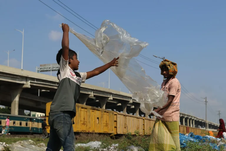 İran-ABD-İsrail savaşı son dakika: Hark Adası’nda peş peşe patlamalar: Trump’tan İran’ı yok etme tehdidi