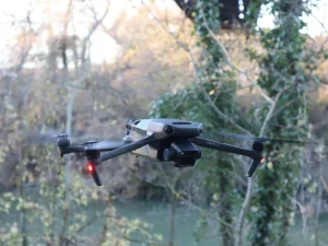 Tırpanları bırakıp robotu izlemeye başladılar! Günler süren işi 3 saatte bitiriyor, girilmeyecek yerlere bile giriyor