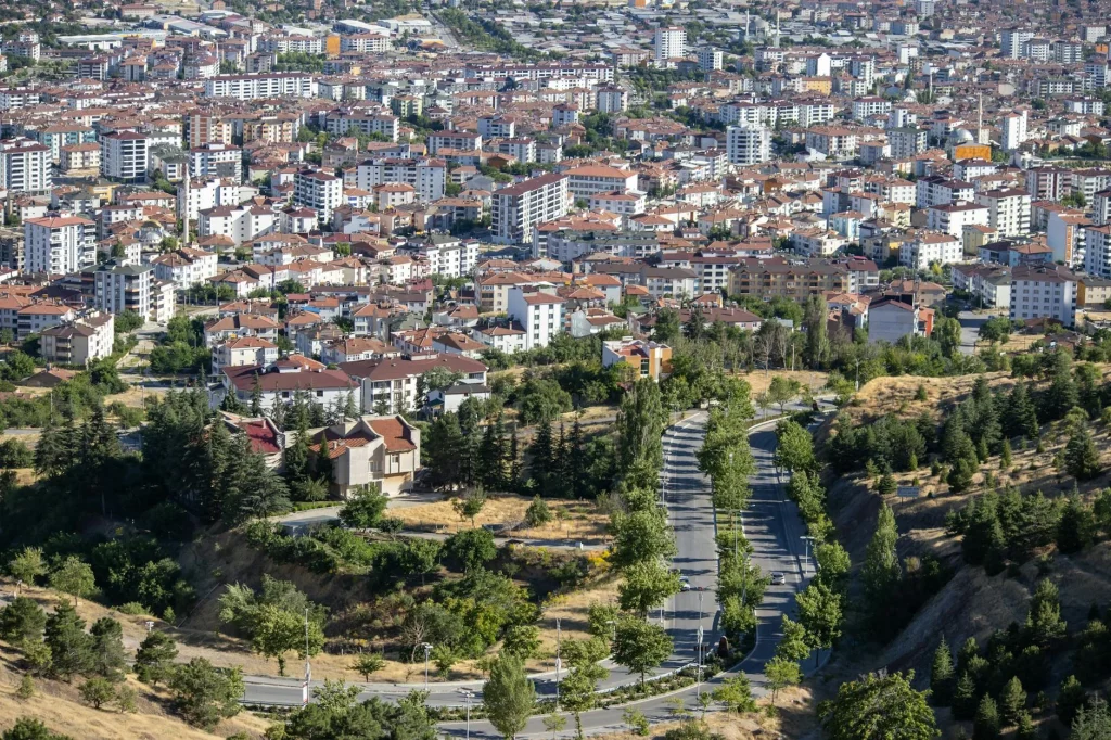 Uzak Şehir 58. Son Bölüm Full HD Kesintisiz İzle Ekranı (20 Nisan 2026 Pazartesi-Son Bölüm) | Uzak Şehir son bölümde Alya kabusla biten düğünün görüntülerini izledi! İşte Uzak Şehir 59. yeni bölüm fragmanı!