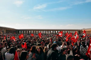Yarın grev var mı? Öğretmenler yarın grev yapacak mı, hangi sendikalar neden grevde? 16 Nisan sendikaların öğretmen grev bilgileri