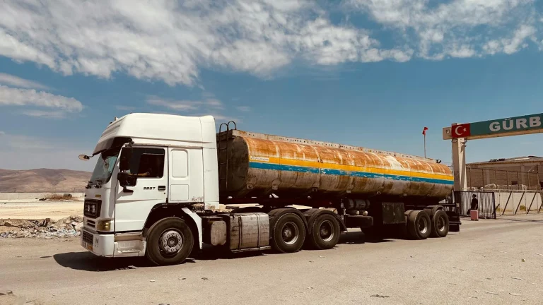 İran kritik gelişmeyi duyurdu! Tahran’dan flaş Hürmüz hamlesi: Süper tankerlere izin çıktı