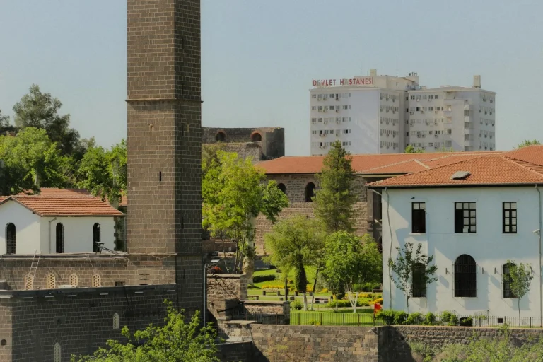 Kamu kurumları, belediyeler, devlet daireleri ne zaman açılacak? | Vergi daireleri, adliyeler ve belediyeler 9 gün tatil mi, kaç gün tatil? 2026 Kurban Bayramı sonrası kamu kurumlarında mesai başlama tarihi!