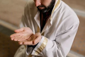 KURBAN KESİLİRKEN OKUNAN DUA (ANLAMI VE OKUNUŞU) | Kurban kesilirken hangi dua okunur, ne okunur? Kurban kesilirken nasıl dua edilir? İşte Kurban kesme duası Türkçe ve Arapça okunuşu