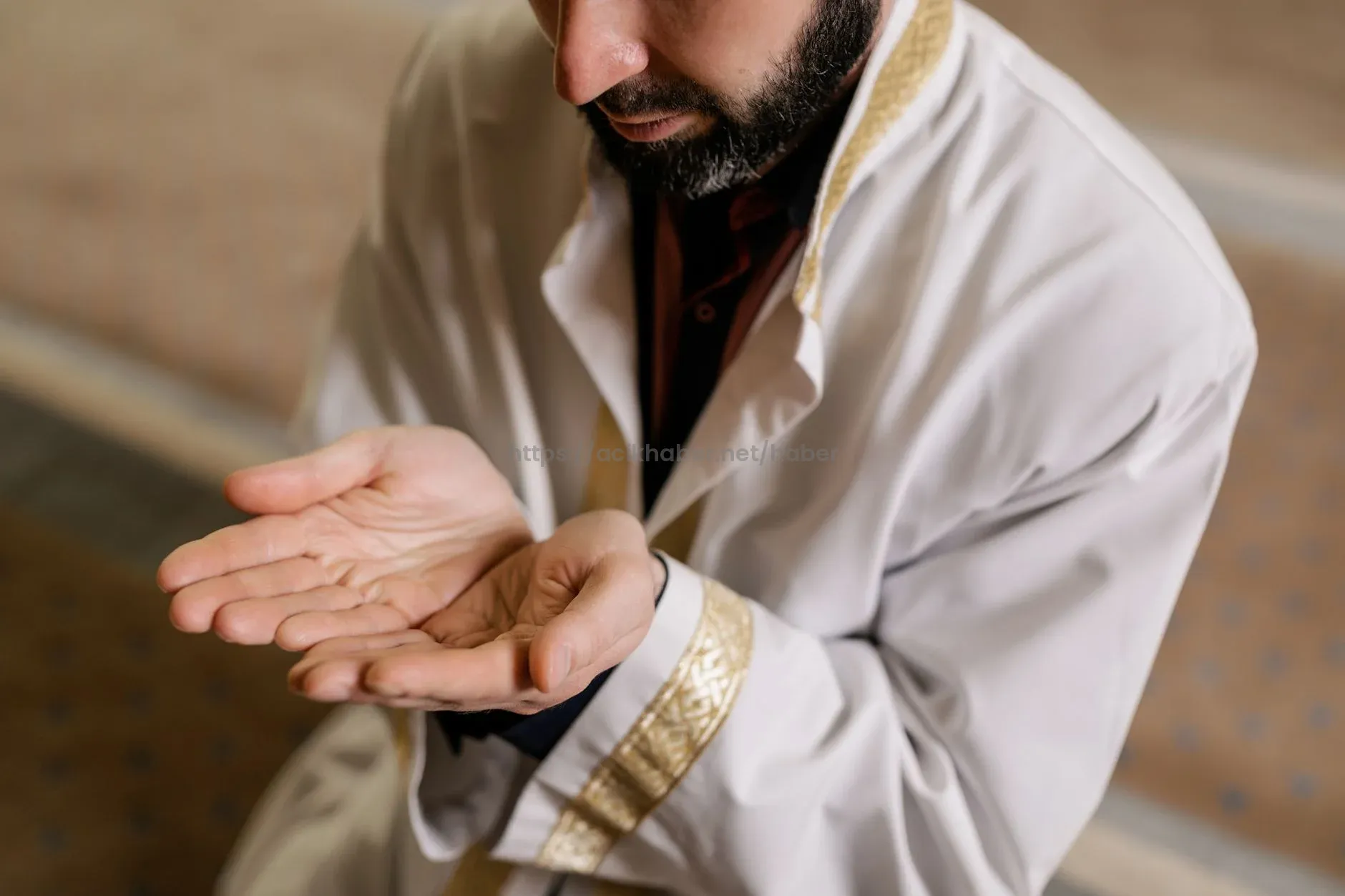 KURBAN KESİLİRKEN OKUNAN DUA (ANLAMI VE OKUNUŞU) | Kurban kesilirken hangi dua okunur, ne okunur? Kurban kesilirken nasıl dua edilir? İşte Kurban kesme duası Türkçe ve Arapça okunuşu