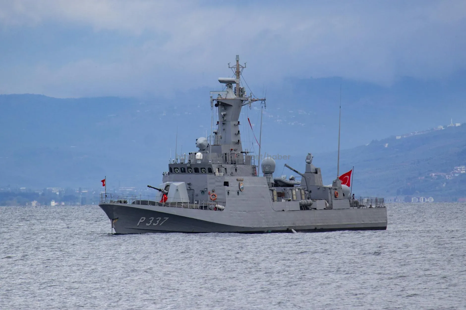 Son dakika… İran: Hürmüz Boğazı’ndan geçecek gemiler donanmadan izin almalı, müdahale eden askeri gemiler vurulacak