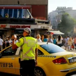 Yer: Taksim! Esnafı sindireceklerini sandılar: Sopalarla gelip tekme tokat dayak yediler