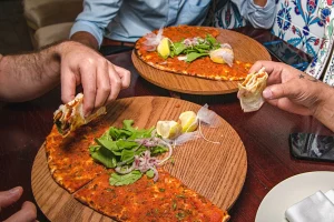 Bodrum’da tatilin hesaplısı: Deniz ücretsiz, lahmacun 250 TL, hamburger pizza 450 TL