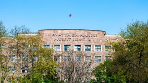 Çanta araması, devamsızlık şartı, disiplin ve kayıt kuralları. MEB’den okul yönetmeliğinde kapsamlı değişiklik