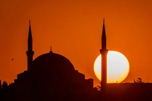 CUMA NAMAZI SAATİ KAÇTA 31 TEMMUZ 2026 – CUMA NAMAZI SAATİ İL İL | İstanbul, Ankara, İzmir ve diğer illerde bu hafta cuma namazı kaçta kılınacak, öğle ezanı ne zaman okunur? Cuma namazı kaç rekat, nasıl kılınır ve ne kadar sürer? İşte Diyanet ile 81 ilin cuma namazı vakitleri!