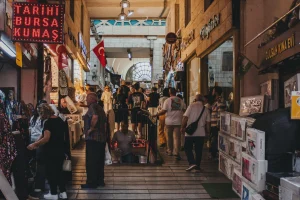 İran sokaklarında tarihi kalabalık! Hamaney’e veda töreninde insan seli… Hürriyet Tahran’da