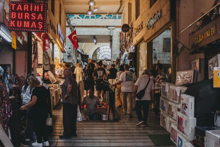 İran sokaklarında tarihi kalabalık! Hamaney’e veda töreninde insan seli… Hürriyet Tahran’da