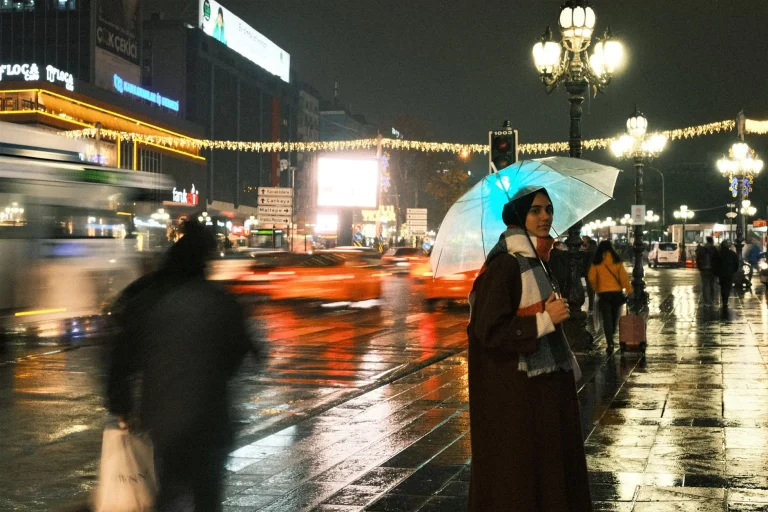 İstanbul ve Ankara dahil çok sayıda ilde kuvvetli yağış: Yollar göle döndü… Yıldırım düşmesi sonucu bir kişi hayatını kaybetti!