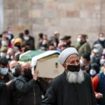 Ölümler peş peşe yaşanıyor… Ünlü isimleri hayattan koparan hastalık! Aylarca fark edilmiyor, üstelik her yaş grubu risk altında