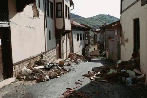 17 Ağustos depremi tarihi | 17 Ağustos 1999 Marmara Depremi’nde kaç kişi öldü? 1999 depremi büyüklüğü ne kadardı, kaç saniye sürdü, nerede oldu?