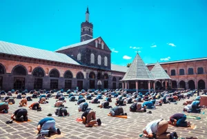 21 Ağustos cuma hutbesi konusu ve PDF metni | Diyanet bu haftaki cuma hutbesi metnini yayınladı: Mevlid-i Nebi