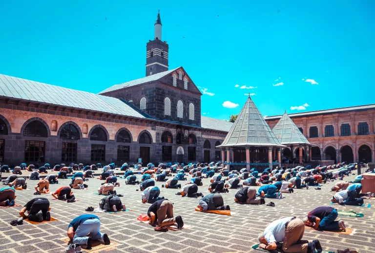21 Ağustos cuma hutbesi konusu ve PDF metni | Diyanet bu haftaki cuma hutbesi metnini yayınladı: Mevlid-i Nebi