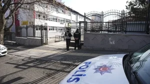 Okullarda yeni güvenlik önlemleri. 30 bin kişi işe alınacak