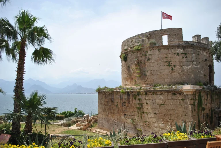 Antalya’da 2 bin yıllık Hıdırlık Kulesi kapılarını açtı: Turistlerin yeni gözdesi oldu