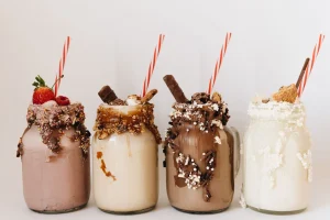 Çilekli milkshake tarifi (Videolu)