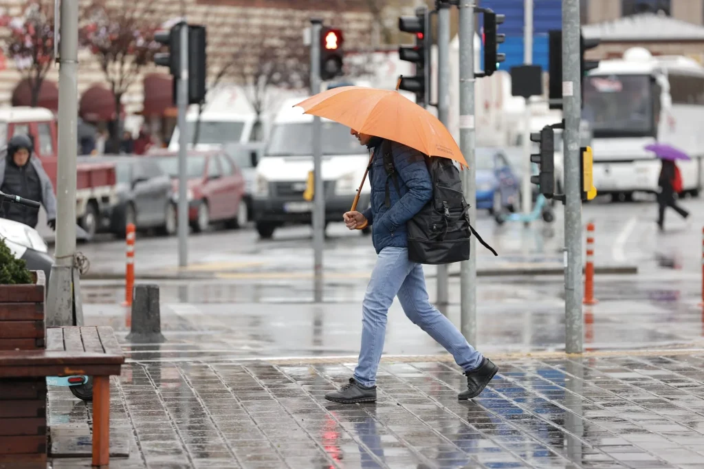 Çok kuvvetli ve şiddetli yağış geliyor! Meteoroloji saat verdi: 26 ilde sarı ve turuncu alarm! Sel, su baskını ve rüzgar uyarısı…