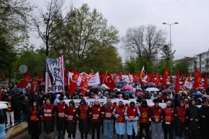 Devrim Muhafızları’ndan ABD yaptırımlarına karşı hükümetle işbirliği vurgusu