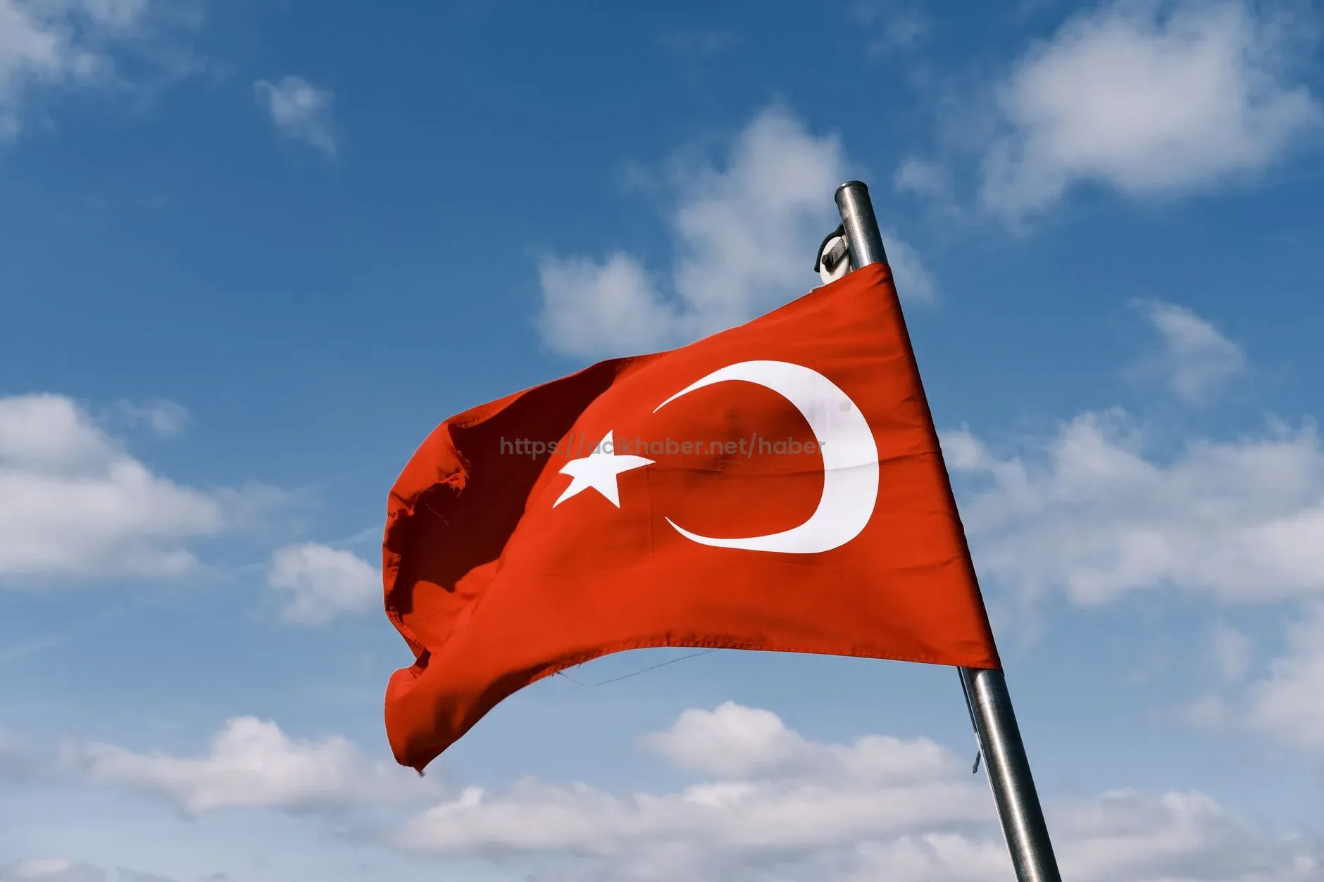 FREKANSLAR NE ZAMAN DEĞİŞİYOR? Kanal D, CNN Türk ve diğer kanalların yeni Türksat 4A uydu frekansı ne oldu?