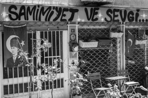 Furkan Vakfı’na yönelik operasyon: Alparslan Kuytul, eşi ve çok sayıda kişi gözaltında | 5 şirkete kayyım atandı