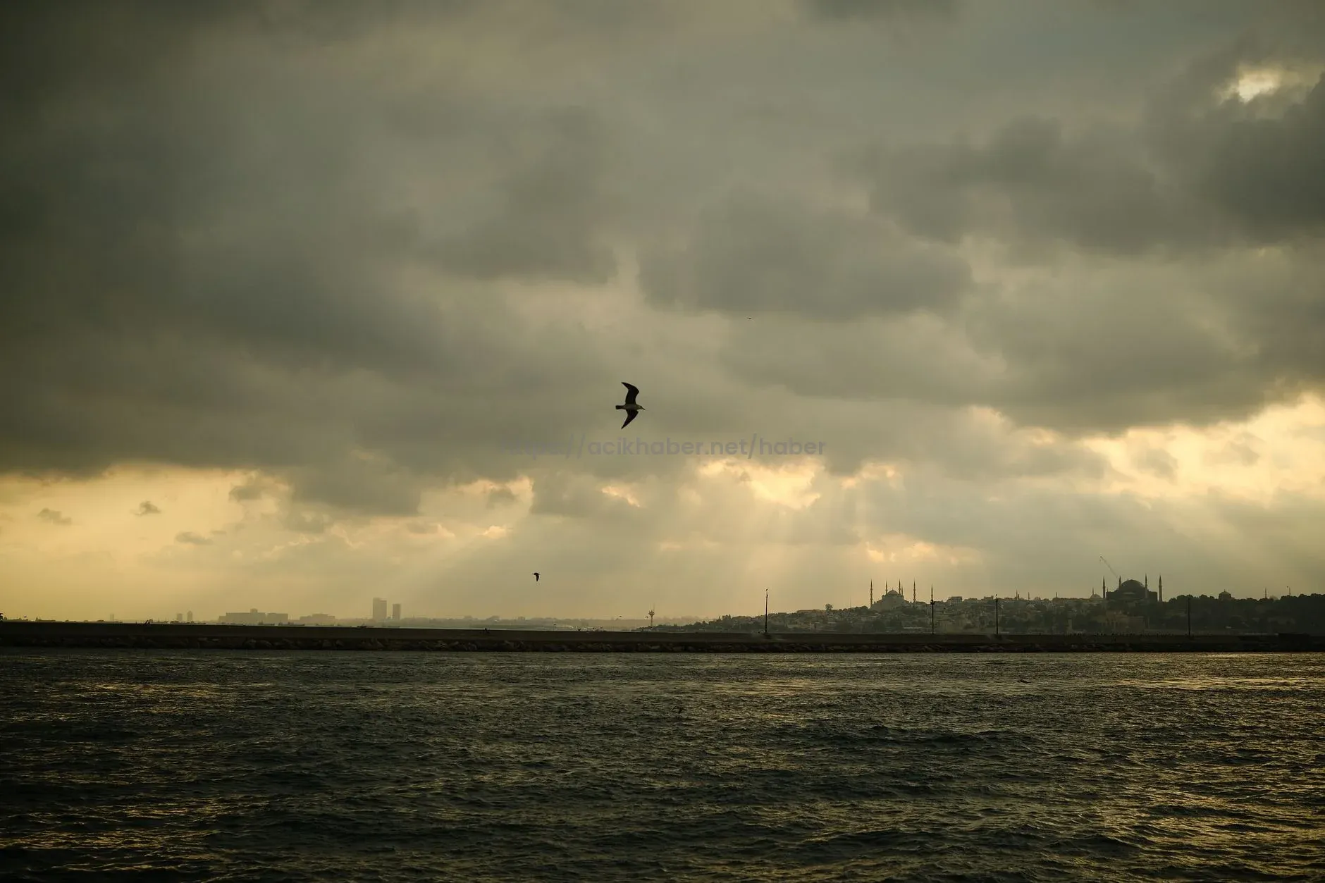 Hava 5 derece birden değişecek! Meteoroloji saat verdi: Kuvvetli rüzgar ve yağış geliyor | İstanbul dahil birçok ilde alarm: Rüzgarın hızı 80 km’yi bulacak