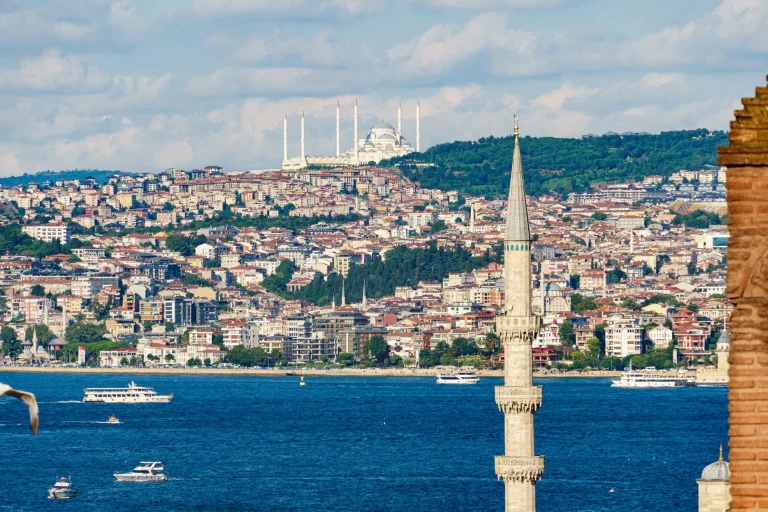 Hürmüz Boğazı’nda ‘büyük tehlike’ uyarısı! Trump’ın ‘satranç oyunu’ eleştirilerin gölgesinde kaldı: ‘ABD savaşı kaybetti’