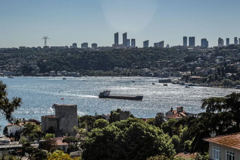 İstanbul’da mezarlık manzaralı sıfır daireler! ‘Akıllara durgunluk verecek bir bina, ilk gördüğümde şoka girdim’