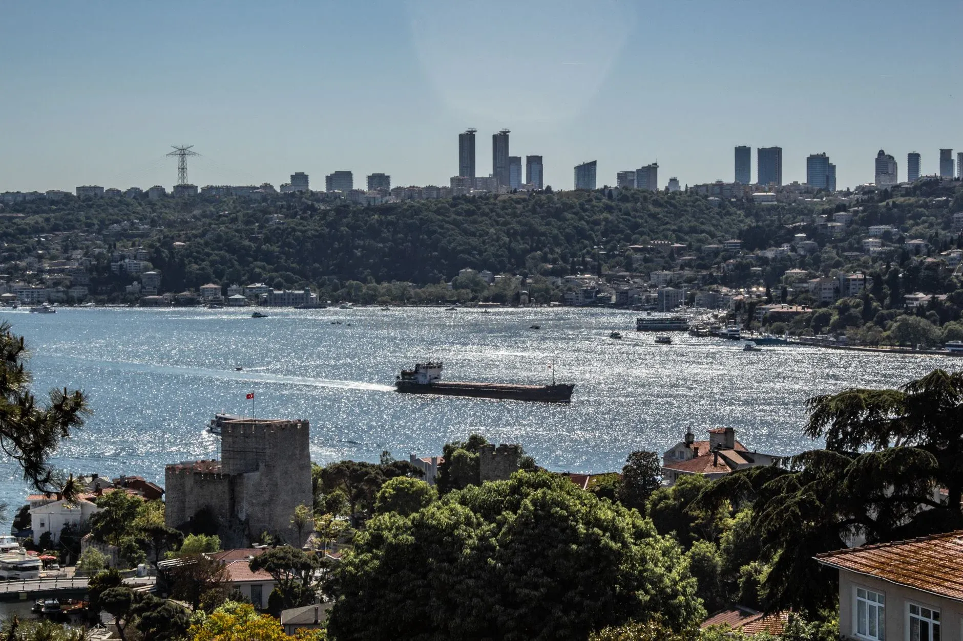 İstanbul’da mezarlık manzaralı sıfır daireler! ‘Akıllara durgunluk verecek bir bina, ilk gördüğümde şoka girdim’