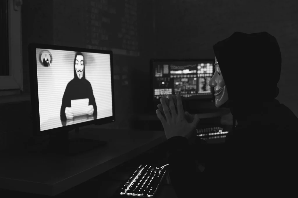 İstanbul’da ‘Siyah Şapkalı Hacker’ davası: 19,8 milyon kişinin verilerini çalan gruba 50 yıla kadar hapis istemi