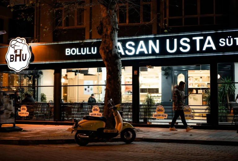 Kimse kapıyı açtıramıyor! Eve usta sokmayan komşu, alt kattakilerin korkulu rüyası oldu