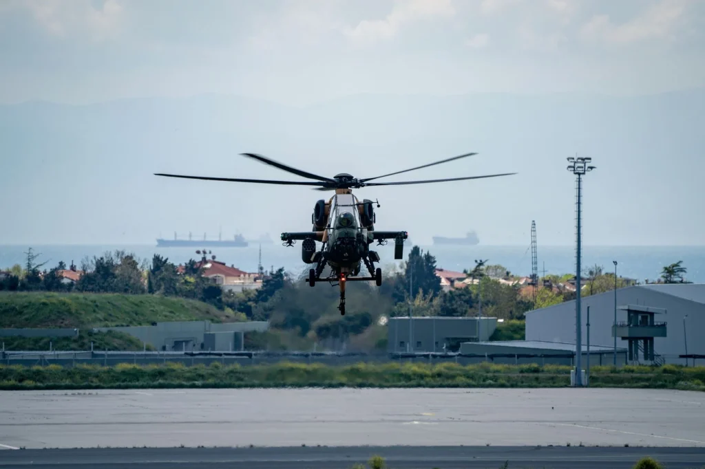Son dakika… Yunanistan’da helikopterler havada çarpıştı